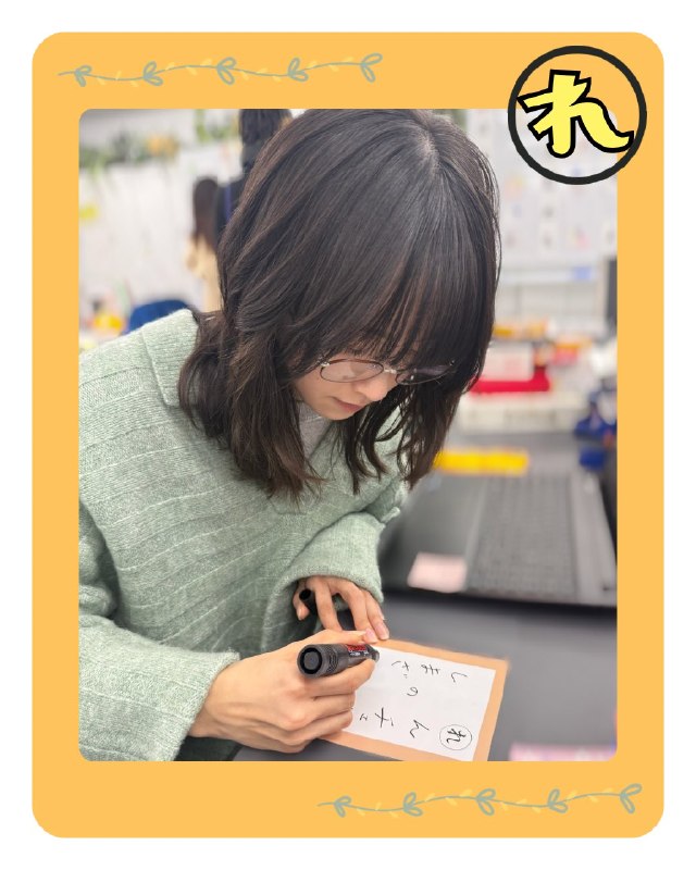📸 @dramaism_mbs #加藤小夏 ×2✼••┈  『  』 ┈••✼📸▲撮影日誌カルタ▼✍🏻｢れ｣、を引いた  さん📝この日はレンズチェンジが多かったのか、スタッフのことを句にしていました📷💭⸜放送情報⸝5月19日火曜最終話🌙 TVer第1~3,7話配信はこちらから🌷▷