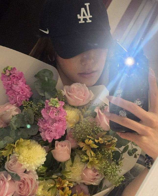 📸 🔍 黄礼志 via @yejigallery ×4yezyizhere instagram update #YEJI原文 #黄礼志
