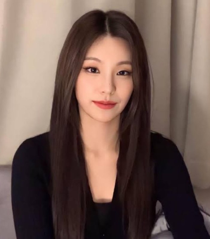 📸 @OOkgood40552For me  Looks so perfect in black 🖤 #yeji原文 #黄礼志