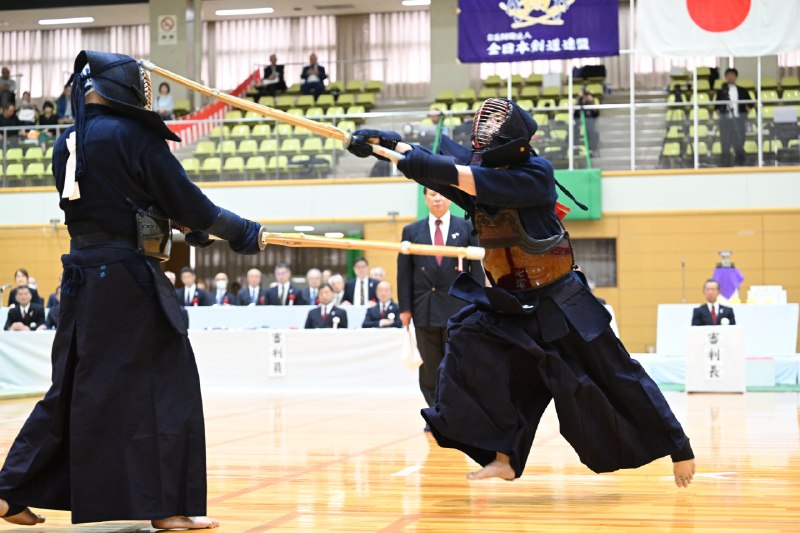 📸 @Kendo_Jidai ×3剣道時代７月号にて第24回全日本選抜剣道八段優勝大会を、吉成正大氏の解説で詳報しています