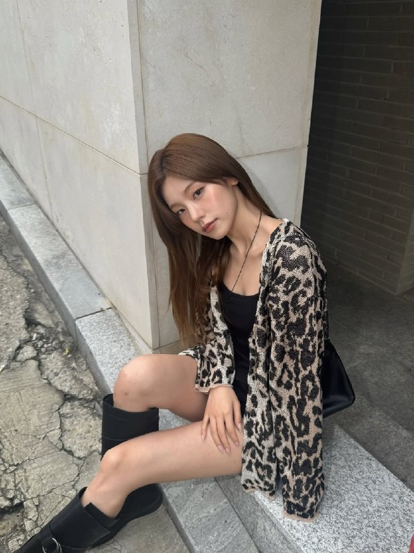 📸 🔍 黄礼志 via @yejigallery ×2yezyizhere instagram update🎵 Tinashe - Talk to me nice #YEJI原文 #黄礼志