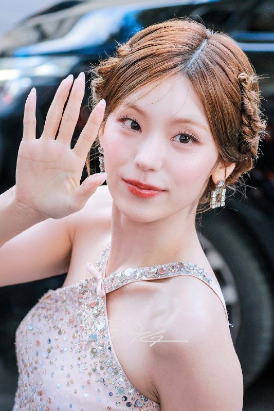 📸 @pjg920 ×4261001 RogerViver      @ITZYofficial #ITZY #있지 #YEJI #예지 #RogerViverSS27 #ViverEnFleur原文 #黄礼志