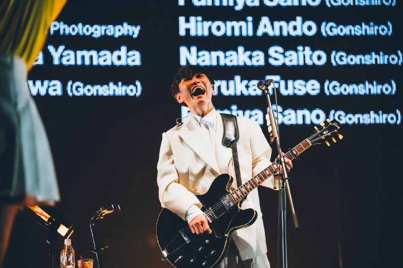 📸 サカナクション (X)本日9月8日は山口一郎の誕生日！様々なSNSでたくさんのお祝いのコメントやファンアートをお寄せいただき、ありがとうございます！📷 @takehiro_goto原文 #サカナクション