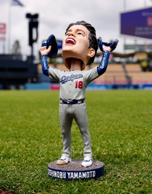 📸 @AkihiroUeno11 ×3配布された  投手のボブルヘッド⚾️箱には名台詞も👀 #山本由伸 #Dodgers原文 #MLB日本選手📸 @AkihiroUeno11 ×3配布された  投手のボブルヘッド⚾️箱には名台詞も👀 #山本由伸 #Dodgers原文 #MLB日本選手