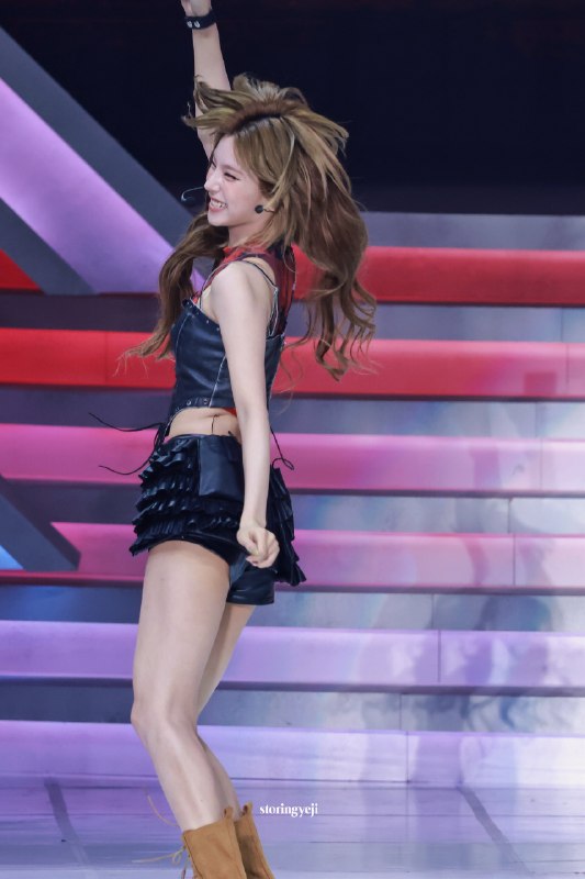 📸 @storingyeji ×4260808 팬미팅   게임 1등 했다고 세상 다 얻은 것처럼 신나하는 바부260808粉丝见面会   巴布获得了比赛第一，兴奋得仿佛赢得了整个世界 #예지 #YEJI原文 #黄礼志