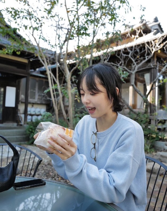 📸 @ent_zb ×3この顔の小夏さんも好きです✨2枚目と3枚目からは料理に対するワクワク感が伝わりますね☺️ #加藤小夏原文 #加藤小夏