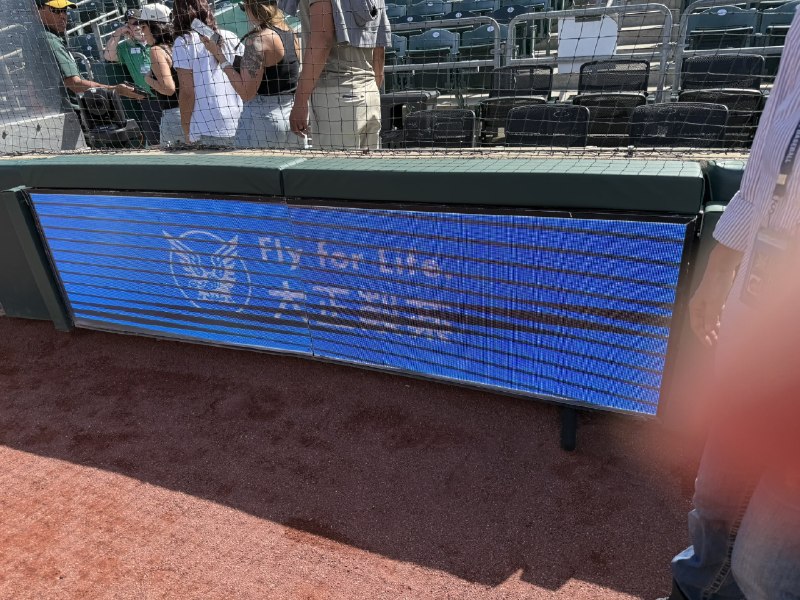 📸 @sponichi_yanagi ×2@Dodgers @Athletics  投手、  投手が練習中、サクラメントにもバックネットに日本企業の広告が出ています