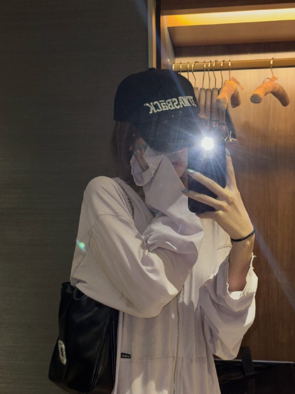 📸 @yejigallery ×2yezyizhere instagram update #YEJI原文 #黄礼志📸 @yejigallery ×2yezyizhere instagram update #YEJI原文 #黄礼志