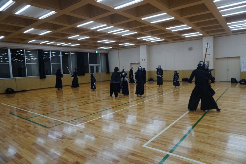 📸 @toamurakendojin ×4こんばんは🌛原村剣道クラブの稽古でした😊日曜日の大会も終わり、低学年は基本打ちの復習