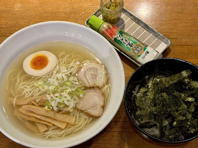📸 @roger_ramen ×2らーめん志士 🔰志士塩らーめん汁飯用ご飯あっさり、シンプルなスープ硬めの麺は良い感じです汁飯用ご飯で雑炊風に😋汁飯用に出てきた柚子胡椒を途中スープに入れると良い感じ！ #魚民ラーメン部 #サカナクション原文 #サカナクション