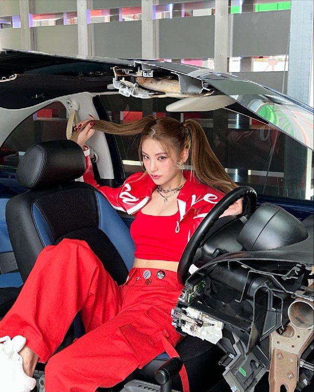 📸 🔍 黄礼志 via @yejigallery ×3yeji in red ❤️原文 #黄礼志