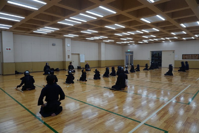 📸 @toamurakendojin ×4こんばんは🌛原村剣道クラブの稽古でした😊日曜日の大会も終わり、低学年は基本打ちの復習