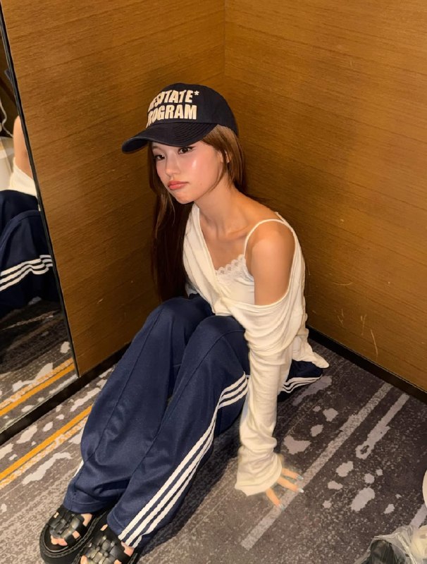 📸 @yejigallery ×3yezyizhere instagram update #YEJI原文 #黄礼志📸 @yejigallery ×3yezyizhere instagram update #YEJI原文 #黄礼志