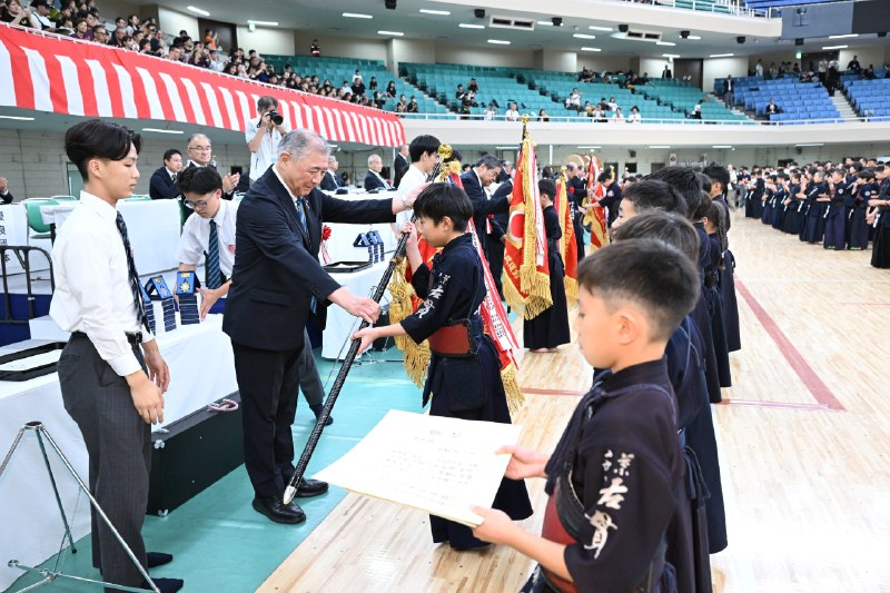 📸 @Kendo_Jidai ×4昭和元年から起算して100 年目の今年、夏の風物詩ともいえる全日本少年少女武道（剣道）錬成大会が年記念大会として２日間にわたり盛大に開催されました