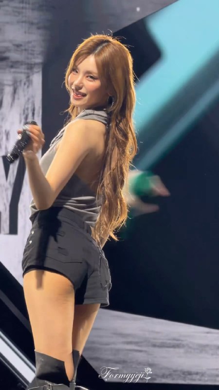 📸 @OOkgood40552Beautiful, charming, attractive. This goddess is truly hypnotizing. ✨ #yeji原文 #黄礼志