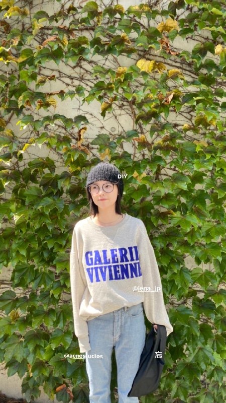 📸 @dinoubu ×2昨日は、毛糸を買った話があったと思ったが、このニット帽は手編みのようですな←右2022年ごろ→ 左も？　2025年ごろ #加藤小夏原文 #加藤小夏