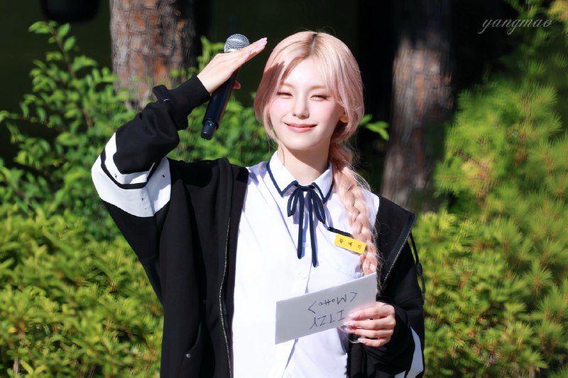 📸 @fei1204 ×2260530 小猫敬礼！😸🫡 #YEJI #ITZY #예지 #있지原文 #黄礼志📸 @fei1204 ×2260530 小猫敬礼！😸🫡 #YEJI #ITZY #예지 #있지原文 #黄礼志