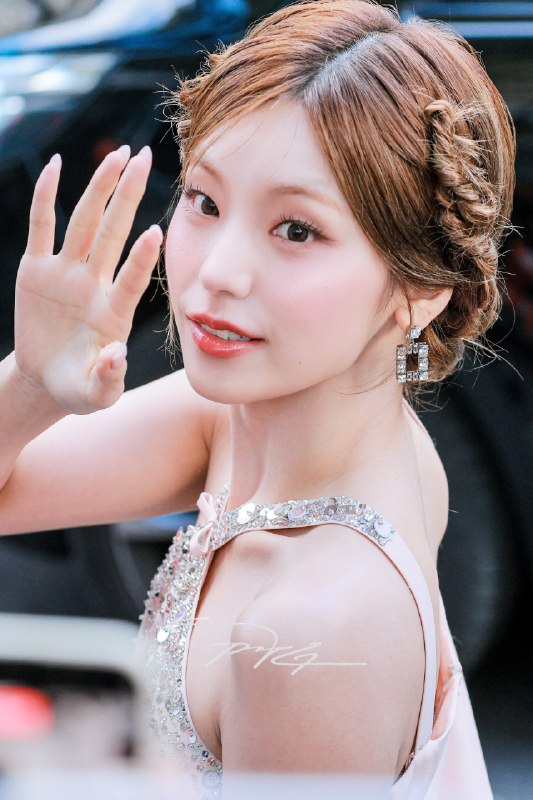 📸 @pjg920 ×4261001 RogerViver      @ITZYofficial #ITZY #있지 #YEJI #예지 #RogerViverSS27 #ViverEnFleur原文 #黄礼志