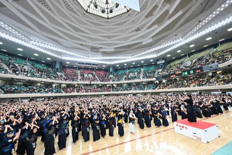 📸 @Kendo_Jidai ×4昭和元年から起算して100 年目の今年、夏の風物詩ともいえる全日本少年少女武道（剣道）錬成大会が年記念大会として２日間にわたり盛大に開催されました