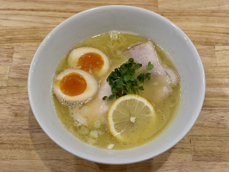 📸 @roger_ramenやひろ屋鶏そばTP煮たまご前回は煮干しだったので、イチオシの鶏白湯！クドくなく、鶏の旨味たっぷりの美味しいスープ麺もとてもマッチしてる😎鶏チャーめちゃ美味いから肉増ししたい！油そばもあるのか…😏 #魚民ラーメン部 #サカナクション原文 #サカナクション