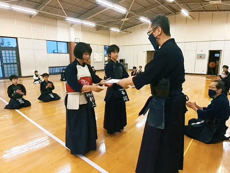 📸 @kurerenseikai ×46月16日(火)改めて、日曜の試合の表彰をしました👏おめでと〜㊗️しばらく試合はないですが、次の試合は練誠会大会❗️しっかり準備していきましょう‼️今日もお疲れ様でした