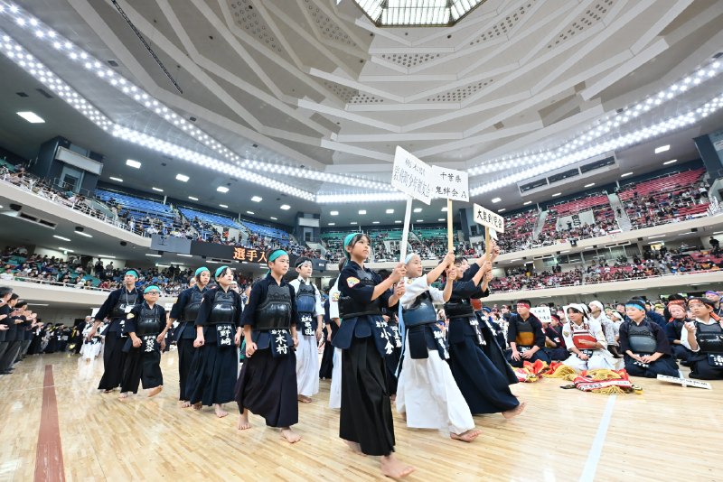📸 @Kendo_Jidai ×4昭和元年から起算して100 年目の今年、夏の風物詩ともいえる全日本少年少女武道（剣道）錬成大会が年記念大会として２日間にわたり盛大に開催されました