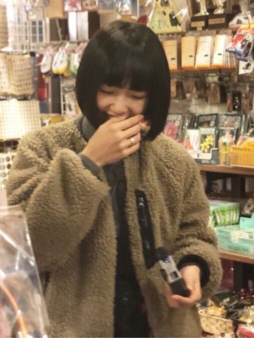 📸 @rIlIHVoqz798429 ×2口隠すの可愛すぎますよ小夏さん #加藤小夏原文 #加藤小夏