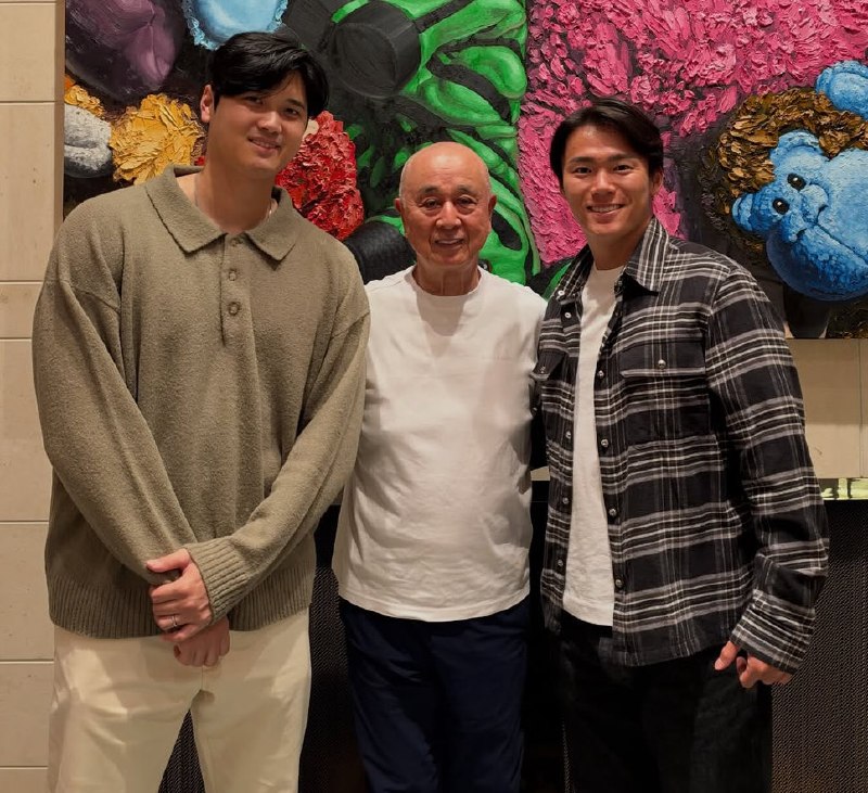 📸 @30R9gmaMUy3guDJ大谷翔平＆山本由伸がオフに食事会！ロサンゼルスの日本食レストラン「Matsuhisa」を訪れる👀(via:therealnobu/IG) #大谷翔平 #山本由伸原文 #MLB日本選手