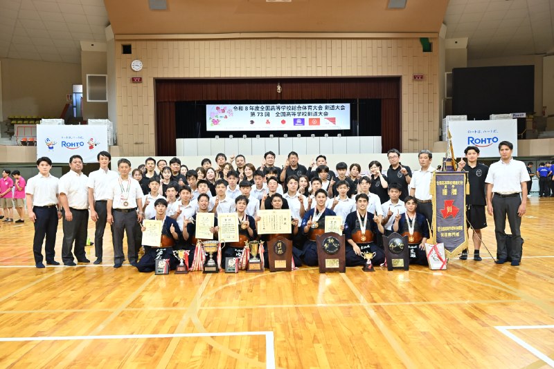 📸 @Kendo_Jidai ×4『剣道時代 2026年10月号』は、高校剣士たちの意地と涙がぶつかり合った奈良インターハイを20ページの大ボリュームで徹底詳報しています！高校3年間のすべてを懸けて戦った、あの熱すぎる3日間の興奮と感動が誌面から鮮烈に蘇ります