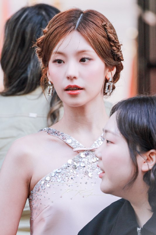 📸 @pjg920 ×3261001 RogerViver       @ITZYofficial #ITZY #있지 #YEJI #예지 #RogerViverSS27 #ViverEnFleur原文 #黄礼志