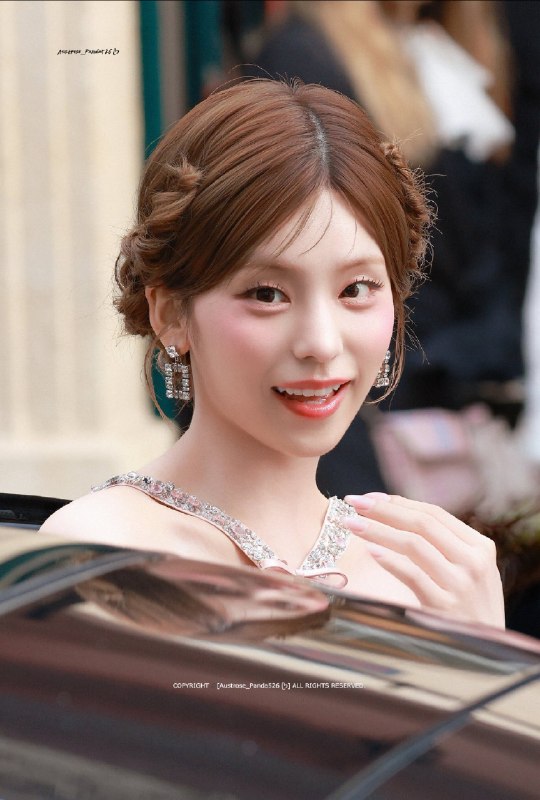 📸 @CrownedItzyPRINCESA!  no evento da Roger Vivier em Paris #YEJI原文 #黄礼志