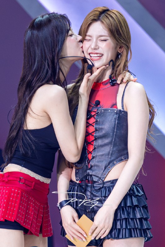📸 @pjg920 ×4260808 ALL IN, MIDZY 팬미팅                @ITZYofficial #ITZY #있지 #YEJI #예지 #LIA #리아 #RYUJIN #류진 #CHAERYEONG #채령 #YUNA #유나 #예지수 #땡덩 #령지곤지 #핫긍정原文 #黄礼志